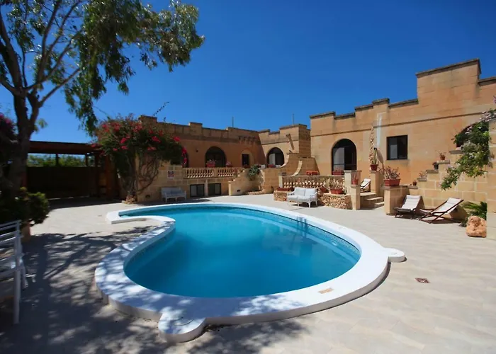 Aya - 2 Bedroom With Shared Pool *